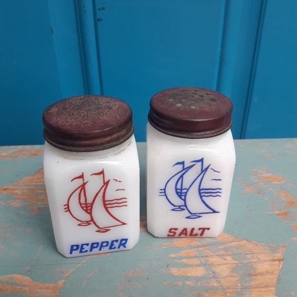 Vintage Salt and Pepper Shakers White Milk Glass Sail Boats Made in USA - Picture 8 of 16